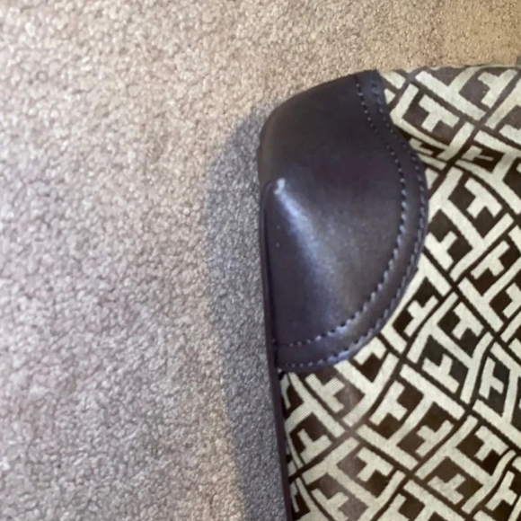 Tommy Hilfiger purse - Picture 11 of 11